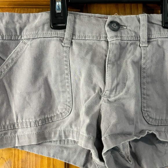 HOLLISTER | Light Gray Denim Shorts - Picture 3 of 5